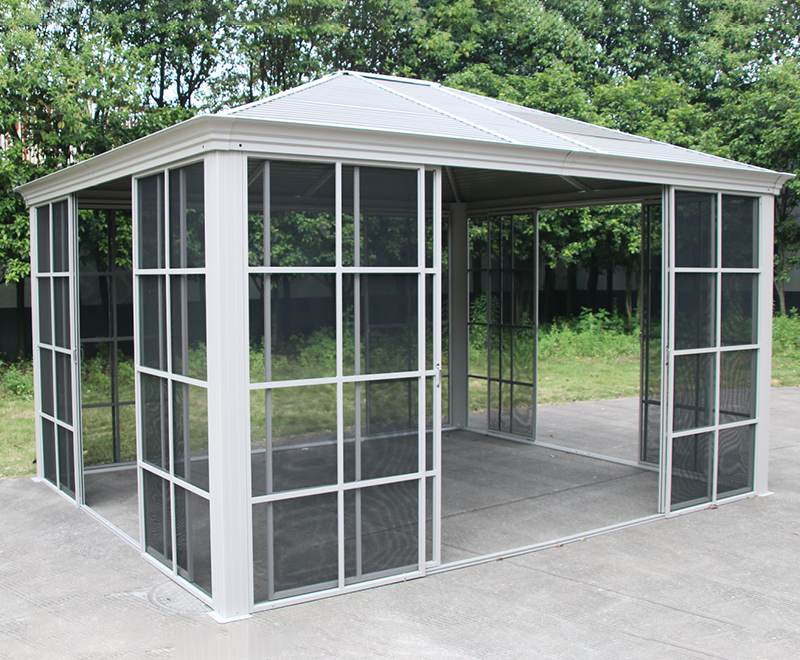3,6 x 4,2 m großer, transparenter Wintergarten
